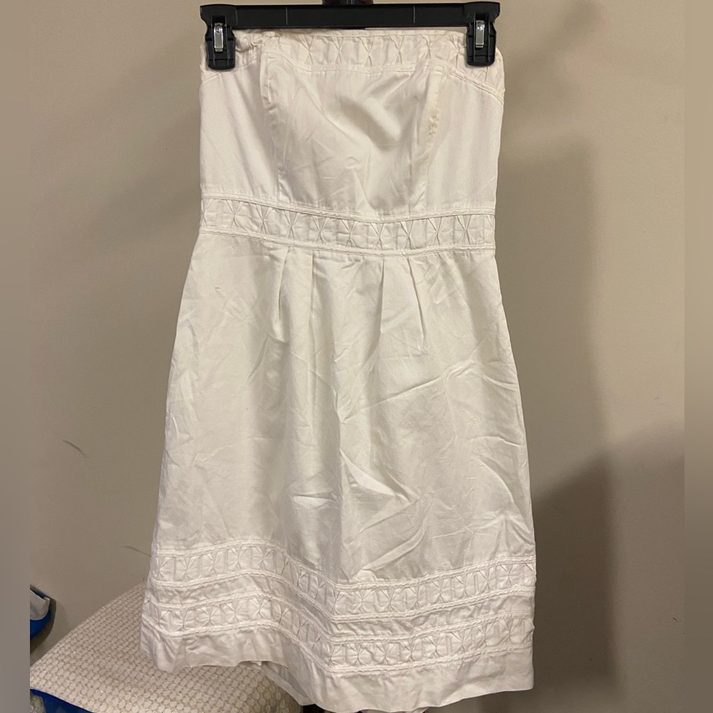 White House black market Ivory cocktail dress Size 2